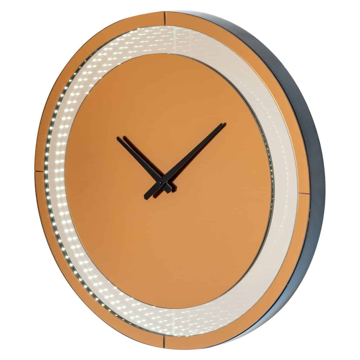 Moderne wandlamp met geïntegreerde LED-verlichting en zwarte wijzers.