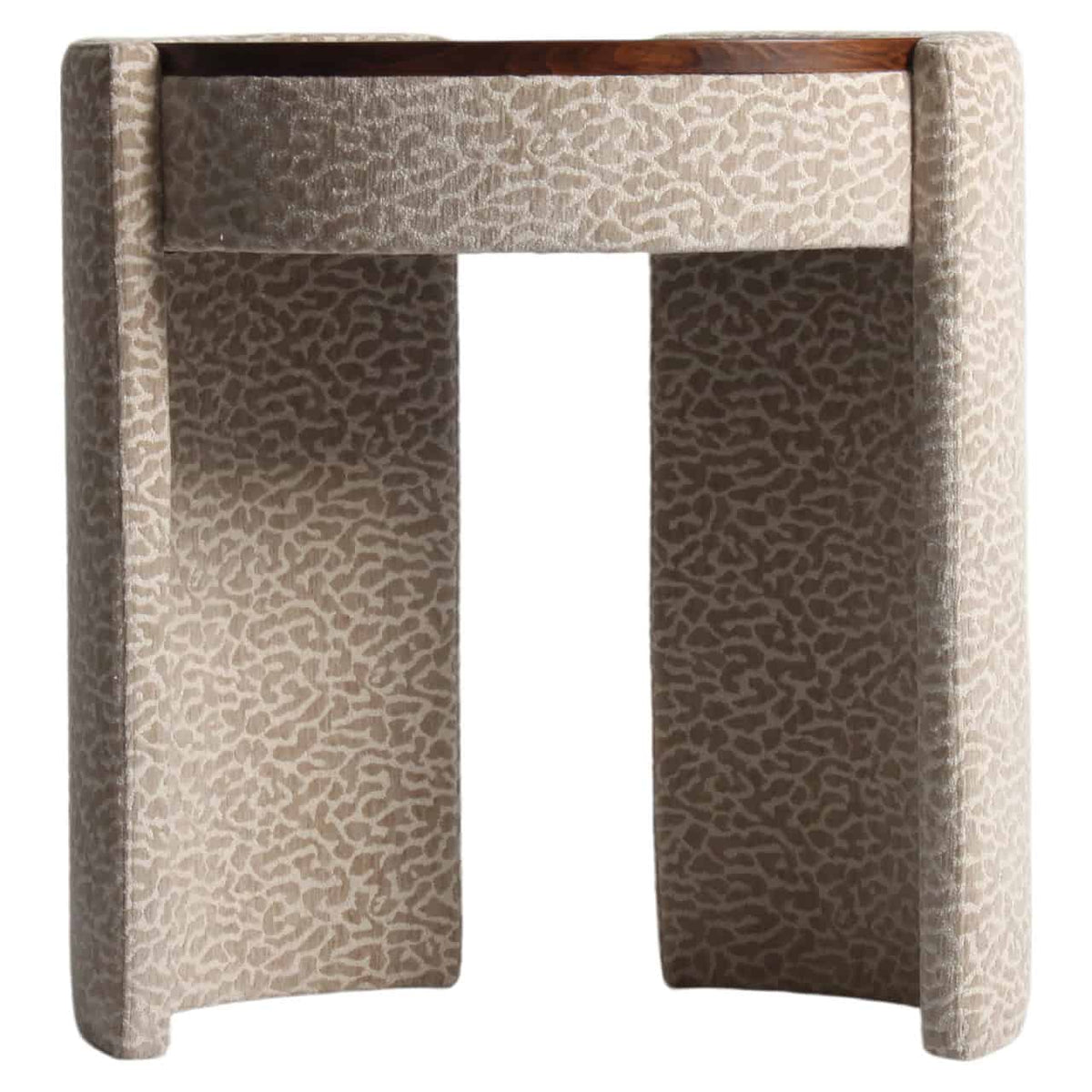 Beige leopard dressing table met houten rand, elegant en stijlvol.