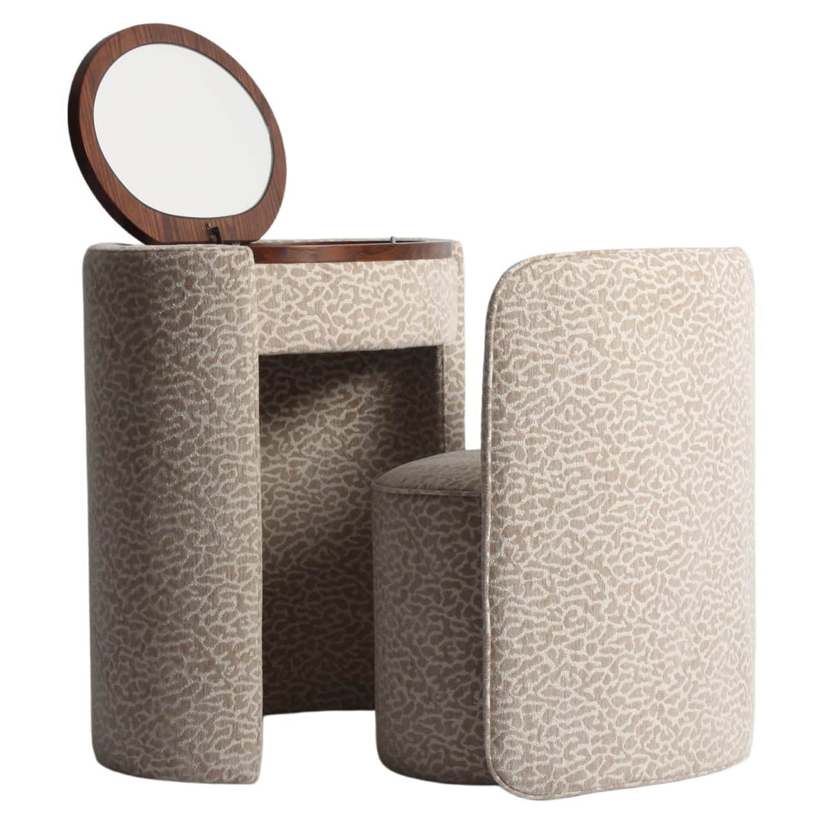 Kaptafel met spiegel en beige leopard bekleding, elegant en functioneel.