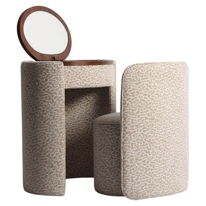 Kaptafel met spiegel en beige leopard bekleding, elegant en functioneel.