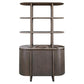 Elegant houten wandkast Langford in bruin met open planken en gesloten opbergruimte.