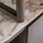 Detail van de Langford wandkast in bruin met marmeren blad.