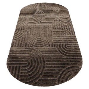 Donkerbruin vloerkleed met geometrisch patroon van Richmond Interiors.