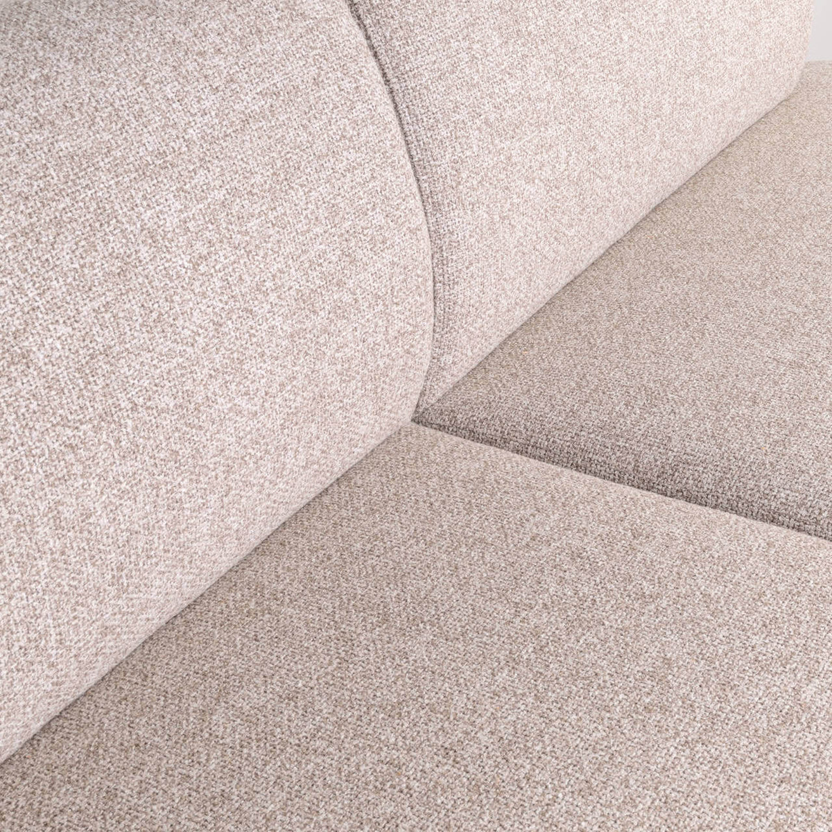 Eetkamerbank Sorrobon Cayenne in beige stof, close-up detail.
