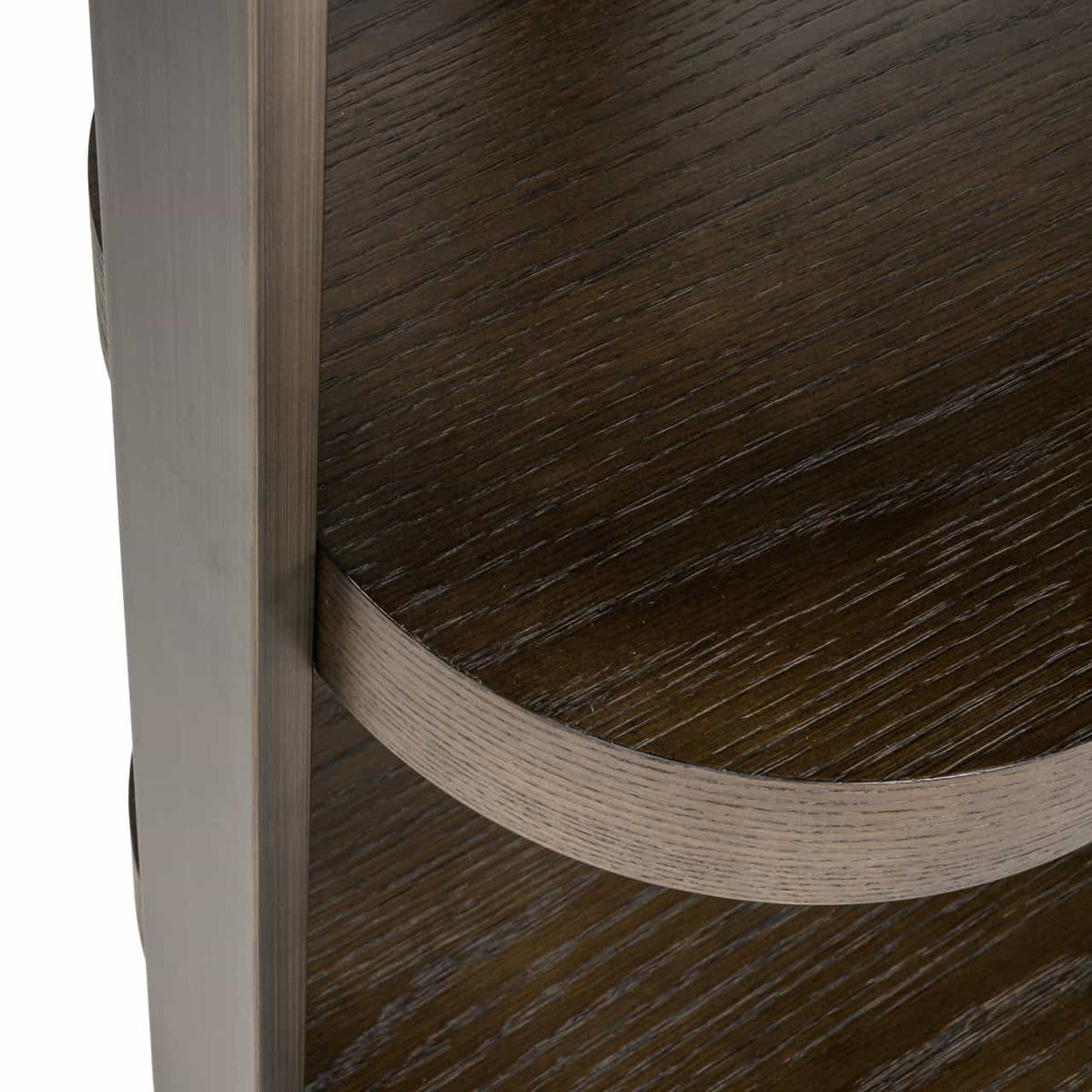 Close-up van de houten console Ellington in bruin afwerking.
