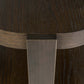 Close-up van de houten console met metalen poot in een interieur.