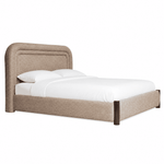 Luxe bed met zandkleurige tweed bekleding en houten poten.