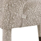 Eetkamerstoel Gia in natuurlijke chunky stof met details.