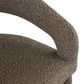Close-up van de Gia eetkamerstoel in bruin chunky stof.