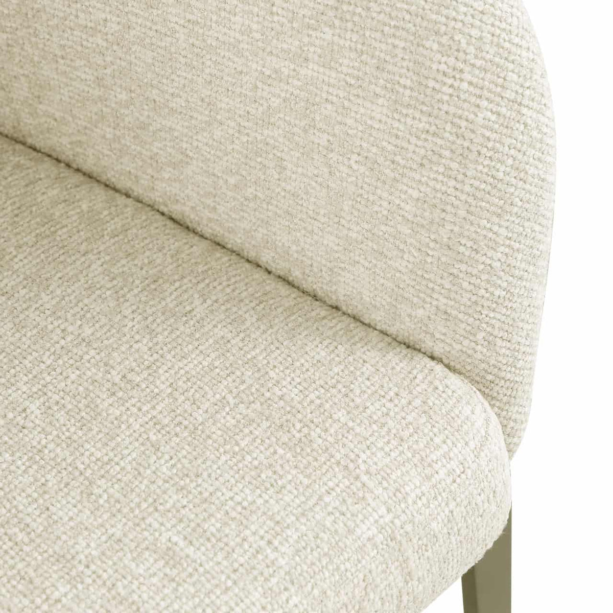 Comfortabele Kenzi biscotti eetkamerstoel met zachte bekleding.