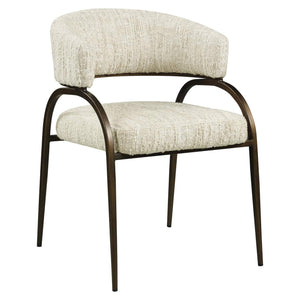 Eetkamerstoel Charda beige angora met houten frame en zachte bekleding.