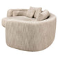 Luxe zachte loungebank met kussens in neutrale tinten.