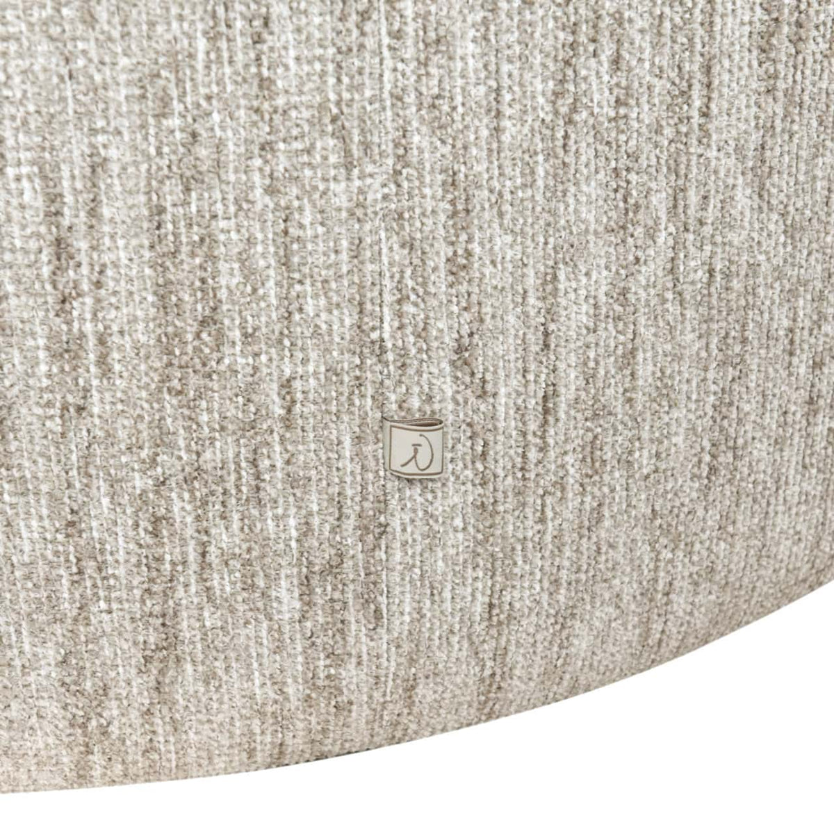 Natuurlijke softweave stof met Richmond Interiors logo detail.