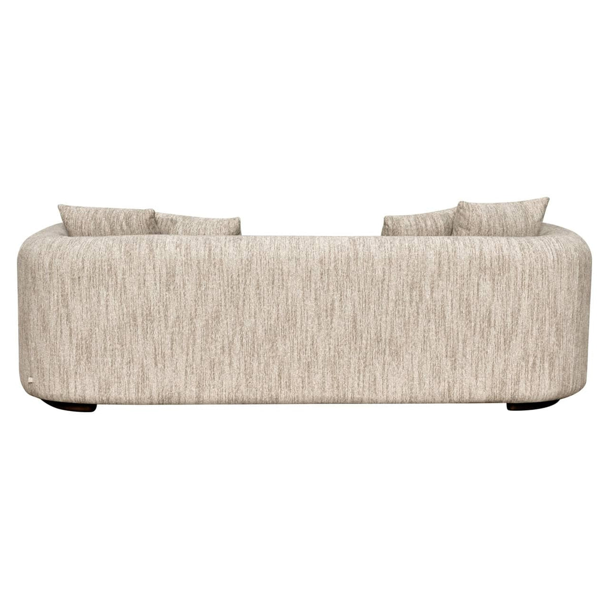 Lichte bank met zachte stoffen bekleding en kussens.