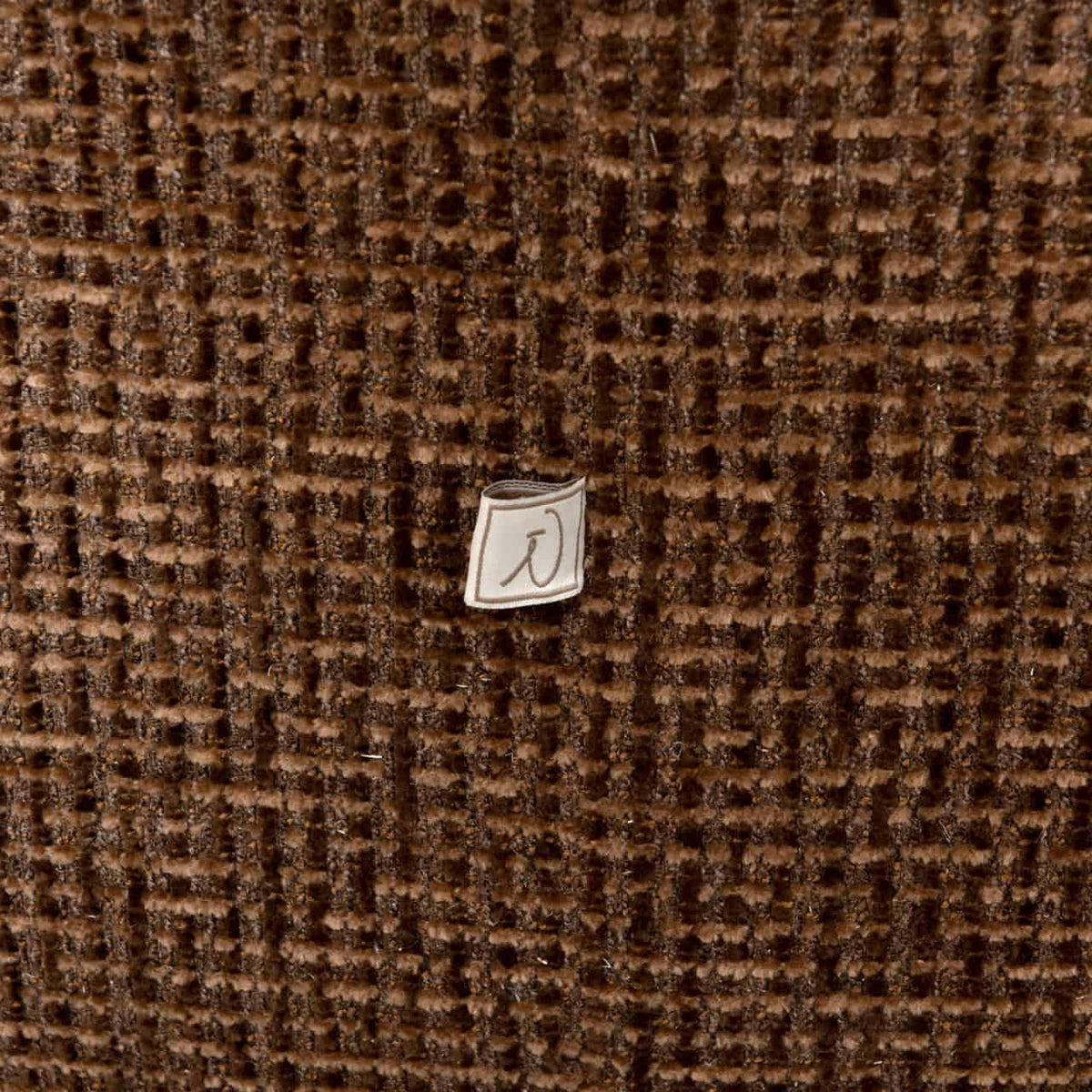 Bruine lounge stoel Marina met swivel en brandvertragend materiaal.