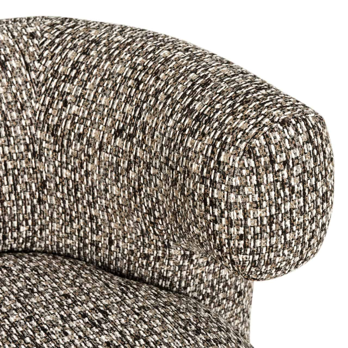 Lounge stoel Talley in cobblestone stof, close-up van de armleuning.