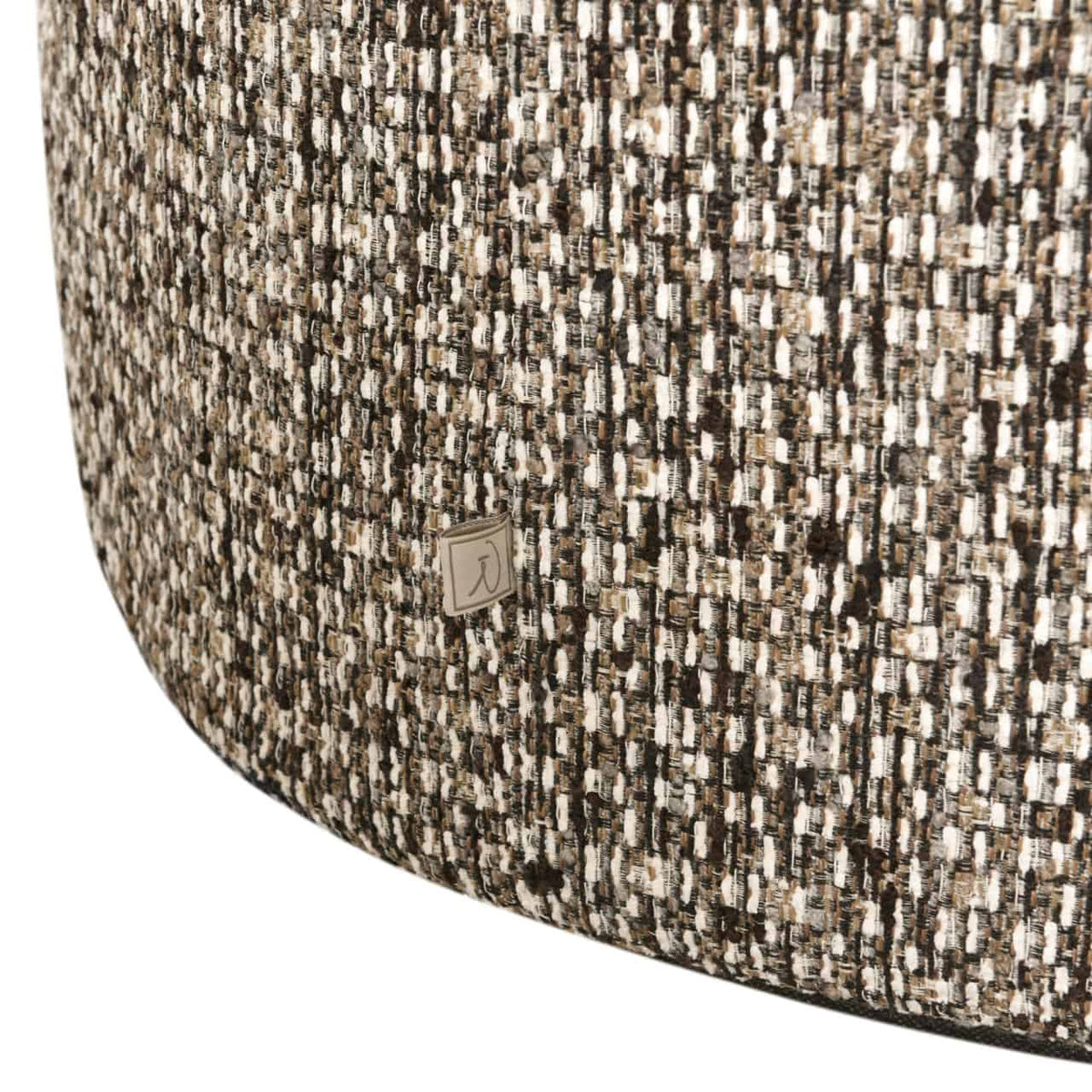 Lounge stoel Talley met cobblestone stof en swivel functie.