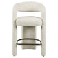 Moderne counterstoel Soho met natuurlijke linnen bekleding en metalen voetring.
