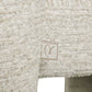 Close-up van een zachte, beige textuur met Richmond logo.