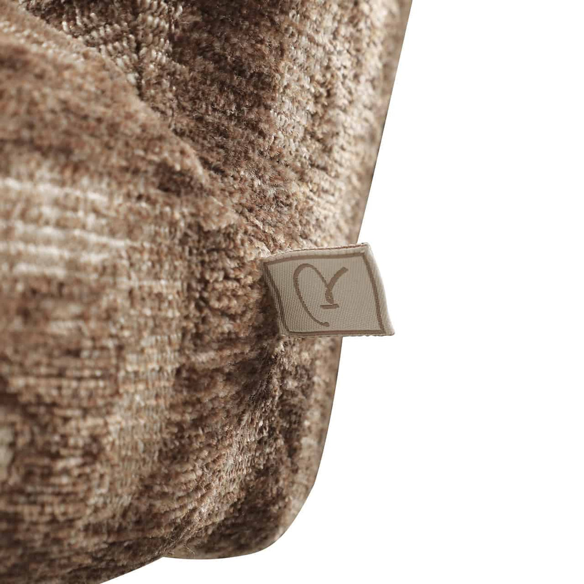 Close-up van de Fiona eettafelstoel met labyrint patroon en draaibaar ontwerp.