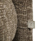 Close-up van de zachte stoffen bekleding van de Maya eetkamerstoel.