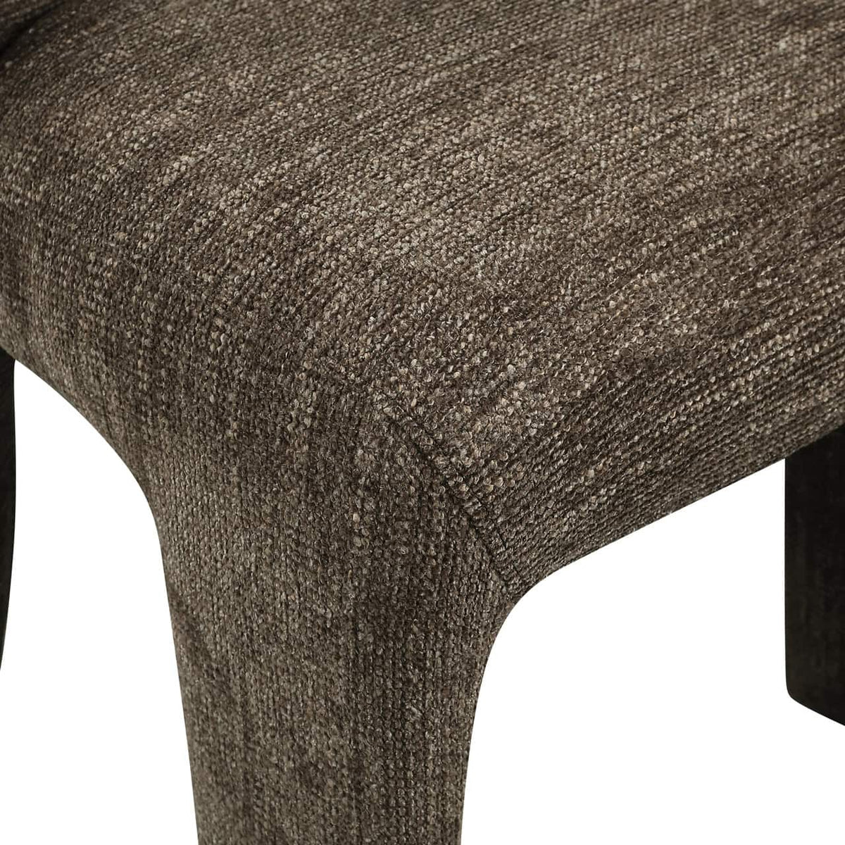 Eetkamerstoel Maya in bruin softweave met houten poten.