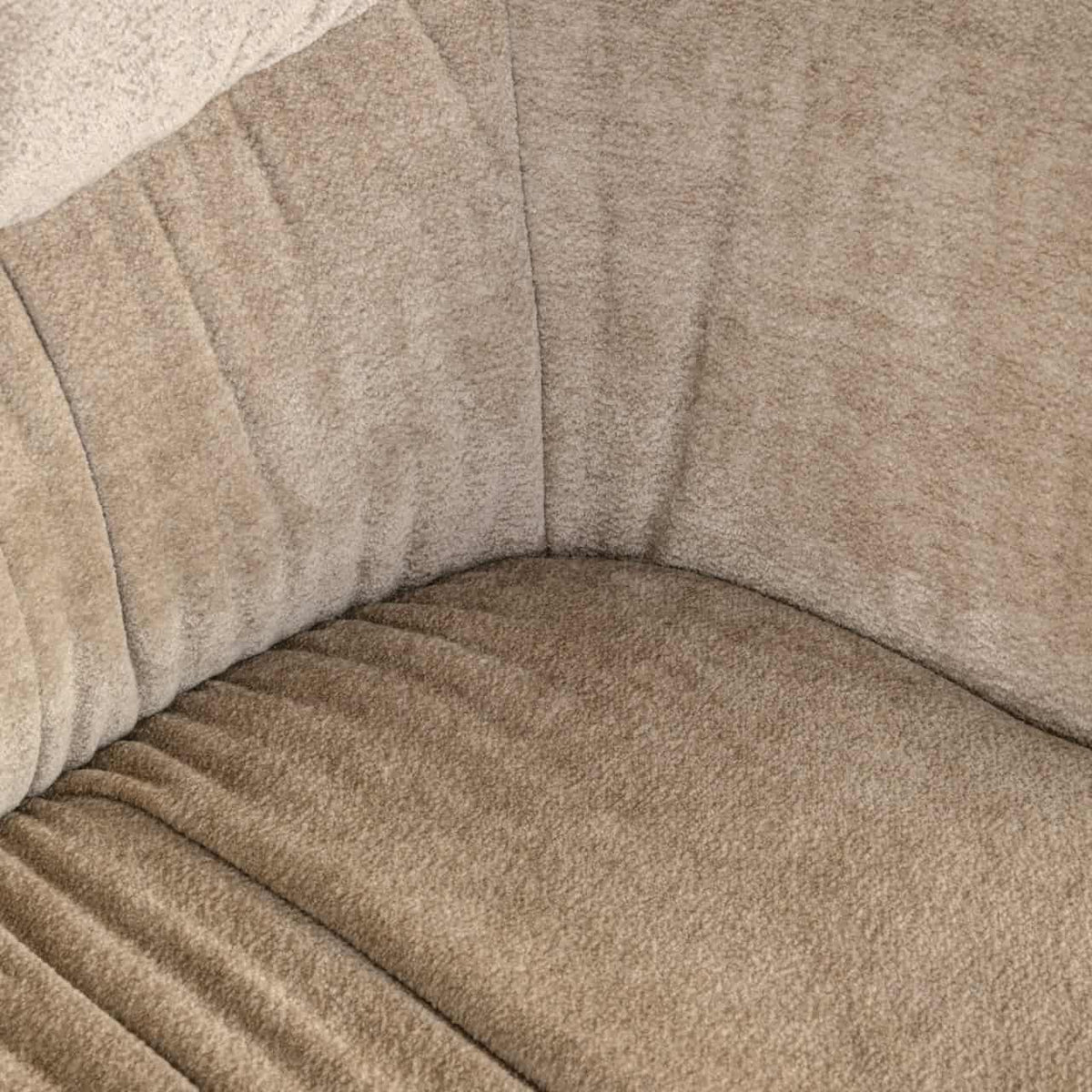 Comfortabele Chase eetkamerstoel met crème blockweefsel en swivelfunctie.