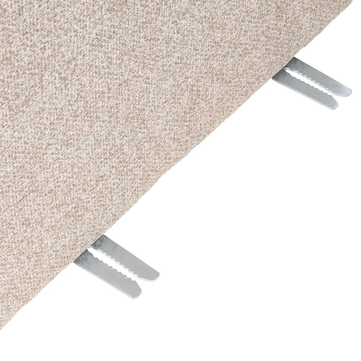 Op maat gemaakte eetkamerbank Landmark met volledig bekleding en metalen pootjes.